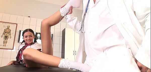  Doc floods patient Sasha Rose&039;s sexy feet with cum on examination table